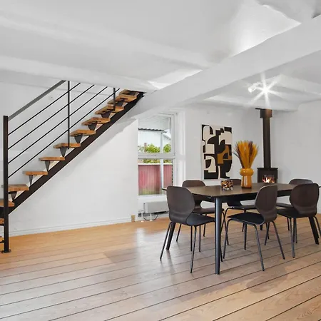 Come - Stilfuld Elegance For 4 Med Pejs *