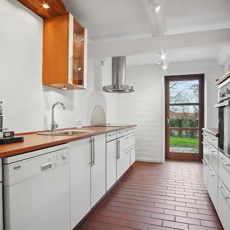 Appartement Come - Stilfuld Elegance For 4 Med Pejs