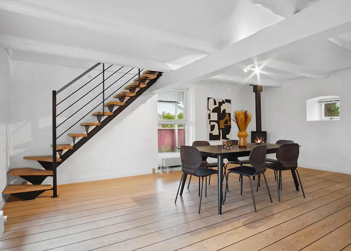 Come - Stilfuld Elegance For 4 Med Pejs *